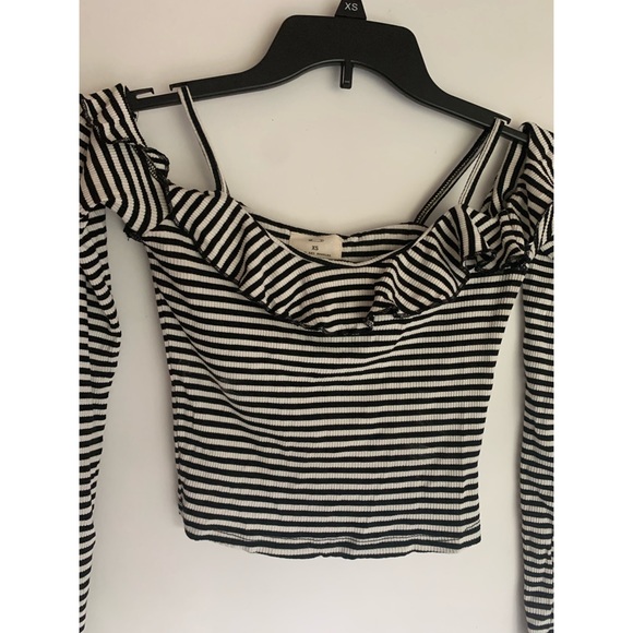 Urban Outfitters Lettuce Edge Cold Shoulder Top - Picture 3 of 5